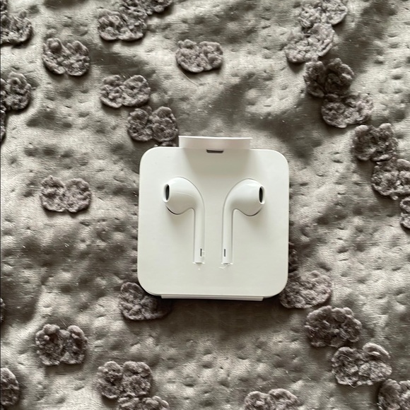 White Wired Apple Earbuds - Picture 1 of 2